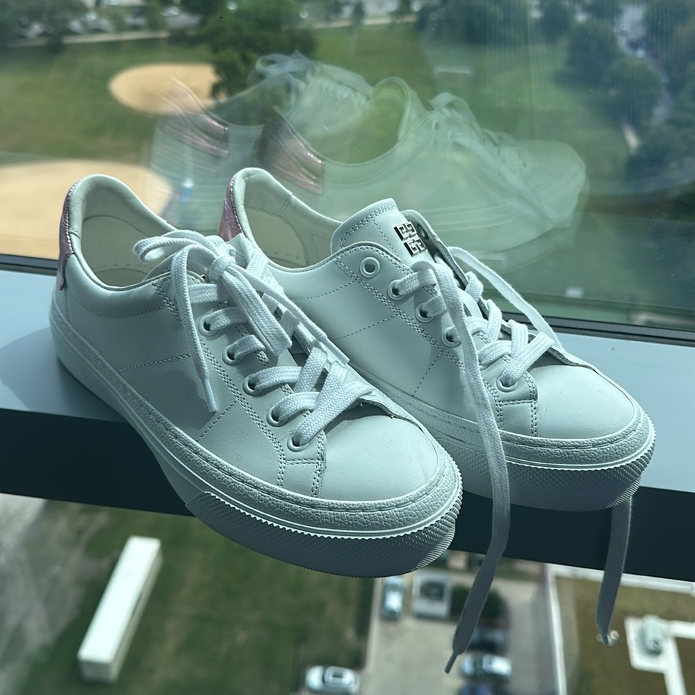 Givenchy
Givenchy Low-Top Lace-Up Sneakers 100% Leather Made in Portugal